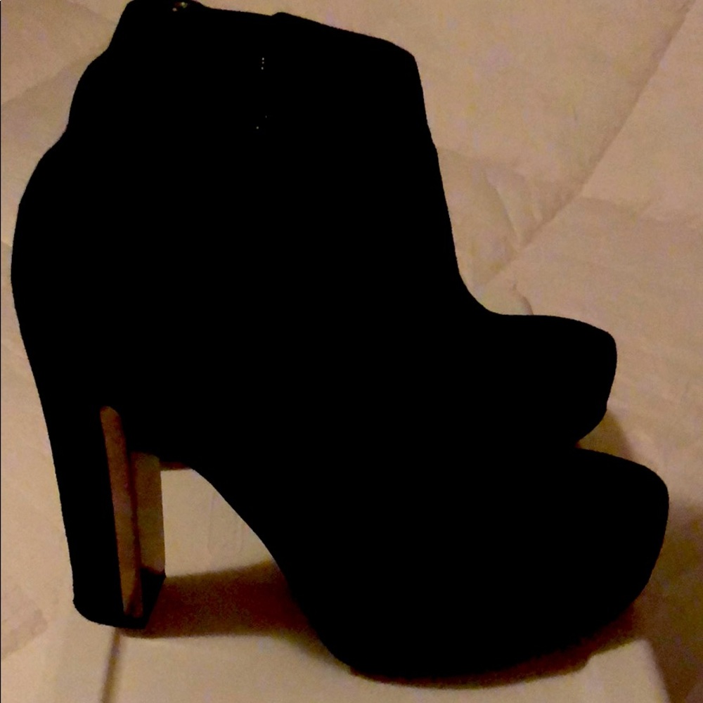 Guess suede bootie with platform